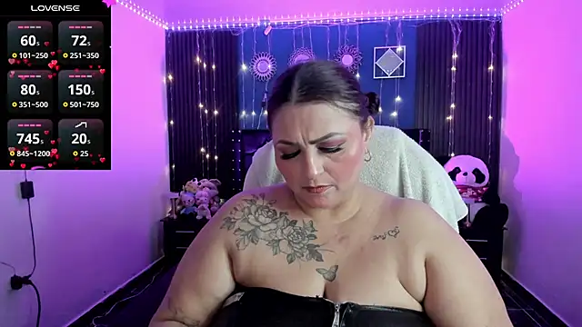 Snapshot of Ivonnee__ chatting on April 30, 2026, 12:17 am Ivonnee online show from April 30, 2026, 12:17 am