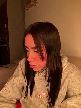 Snapshot of Im_Valen_Cute chatting on June 19, 2026, 3:33 am Im Valen Cute online show from June 19, 2026, 3:33 am