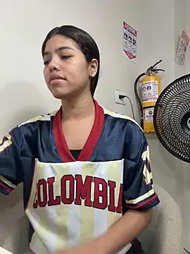 Snapshot of KellyOlsenbe chatting on July 7, 2026, 7:07 pm KellyOlsenbe online show from July 7, 2026, 7:07 pm