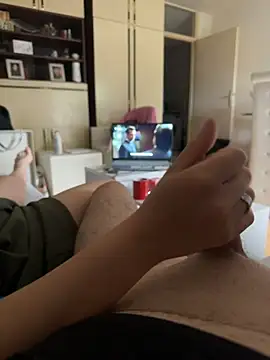 jessieandjames29 online show from July 8, 2026, 4:33 pm