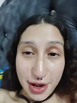 Snapshot of Queenjenn__ chatting on June 7, 2026, 1:54 am Queenjenn online show from June 7, 2026, 1:54 am