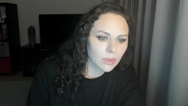 Snapshot of MollyCheiz chatting on June 17, 2026, 9:49 pm MollyCheiz online show from June 17, 2026, 9:49 pm