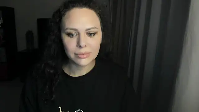 Snapshot of MollyCheiz chatting on June 24, 2026, 11:48 pm MollyCheiz online show from June 24, 2026, 11:48 pm