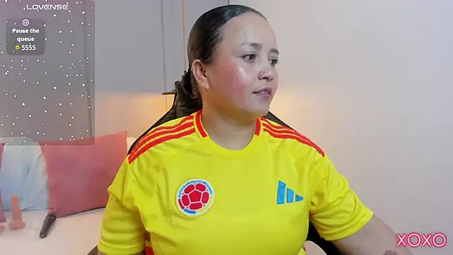 linda rios  online show from June 17, 2026, 8:21 pm