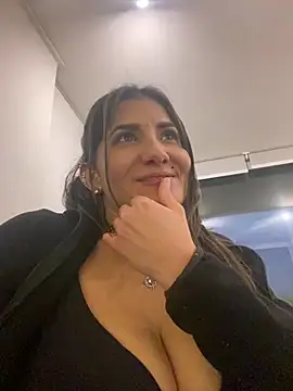 Snapshot of AlejandritaMilano chatting on July 24, 2026, 10:19 pm AlejandritaMilano online show from July 24, 2026, 10:19 pm