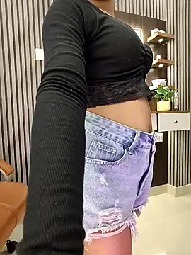 Little  Lia online show from June 11, 2026, 12:32 am