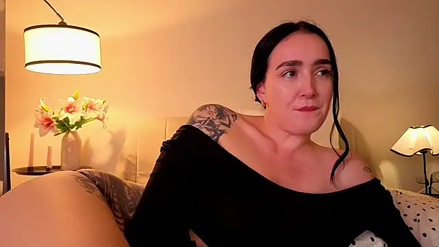 KimKhallifa online show from July 12, 2026, 7:38 pm