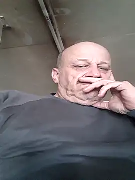Schwach041967 online show from April 23, 2026, 3:25 pm