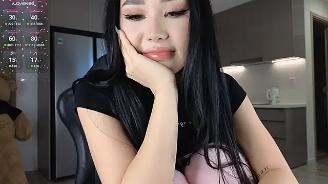 Snapshot of asianqueeny chatting on February 8, 2026, 8:29 am asianqueeny online show from February 8, 2026, 8:29 am