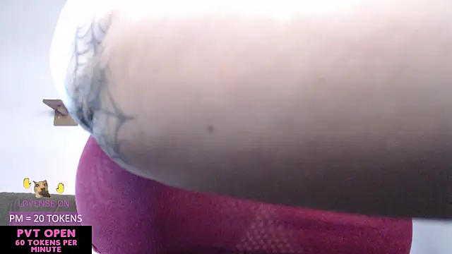 crystalll room online show from May 27, 2026, 1:57 am