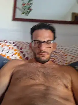 Snapshot of Nzino1983 chatting on July 4, 2026, 4:57 pm Nzino1983 online show from July 4, 2026, 4:57 pm