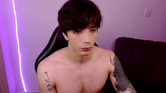 H3ll B0I online show from June 5, 2026, 5:03 am