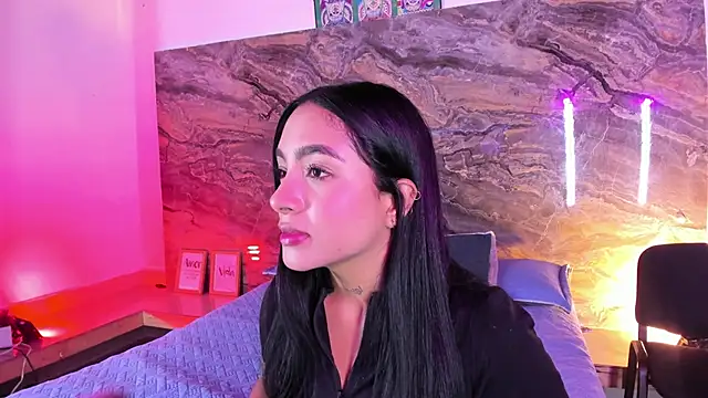 Snapshot of Estefy_gomez09 chatting on May 2, 2026, 12:21 pm Estefy gomez09 online show from May 2, 2026, 12:21 pm