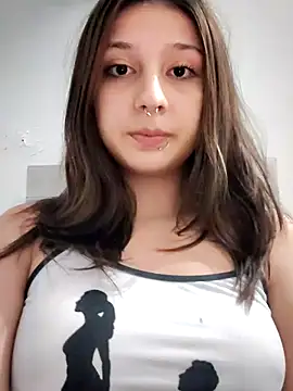 Snapshot of Maiden-Hot chatting on July 2, 2026, 12:43 am Maiden-Hot online show from July 2, 2026, 12:43 am