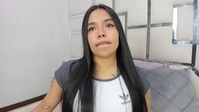 ZoeWan69 online show from April 27, 2026, 1:31 pm