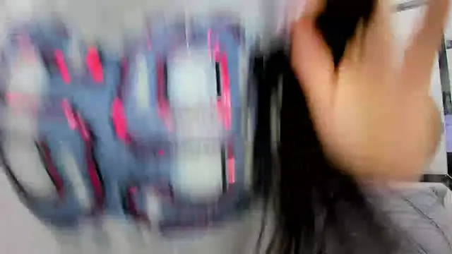 ZoeWan69 online show from May 1, 2026, 1:05 pm