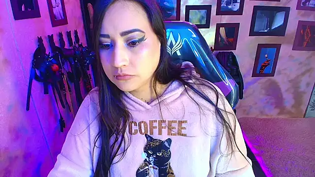 cherryy bombshelll online show from February 6, 2026, 6:11 pm