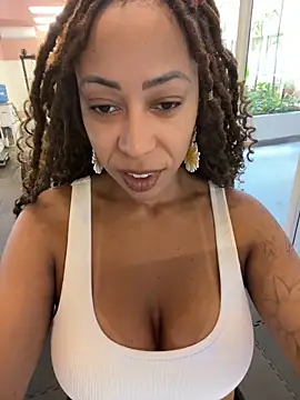 Snapshot of dianagolley420 chatting on February 11, 2025, 3:08 pm dianagolley420 online show from February 11, 2025, 3:08 pm