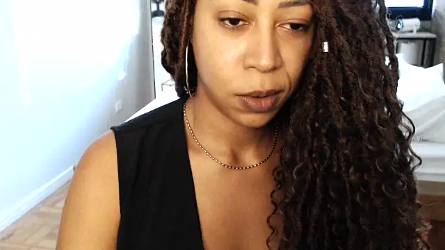 Snapshot of dianagolley420 chatting on February 17, 2025, 8:47 pm dianagolley420 online show from February 17, 2025, 8:47 pm