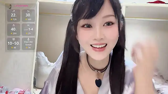yueyue2003 online show from April 15, 2026, 5:03 am