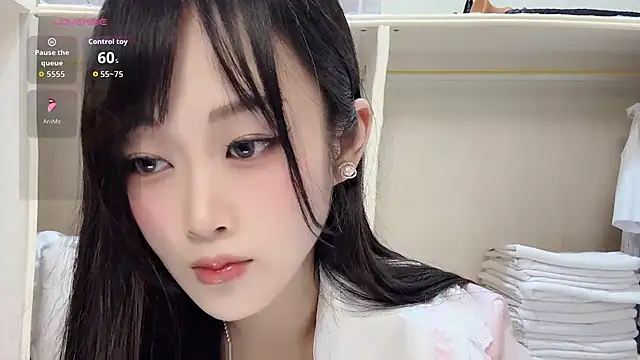 yueyue2003 online show from June 26, 2026, 12:09 pm
