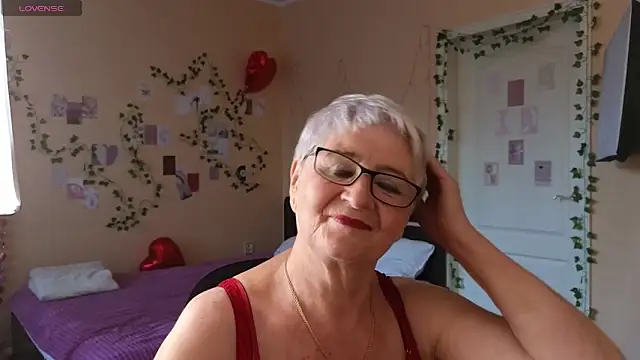 Sandra Snowflake online show from June 3, 2026, 2:33 pm