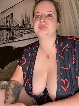 Snapshot of curvy_eina chatting on July 9, 2026, 12:15 am curvy eina online show from July 9, 2026, 12:15 am
