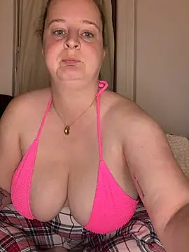 Snapshot of curvy_eina chatting on July 16, 2026, 9:43 pm curvy eina online show from July 16, 2026, 9:43 pm