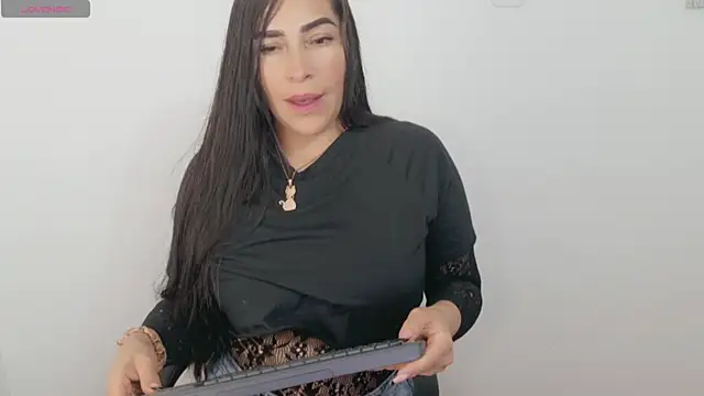 luna lgomez  online show from July 18, 2026, 11:14 am