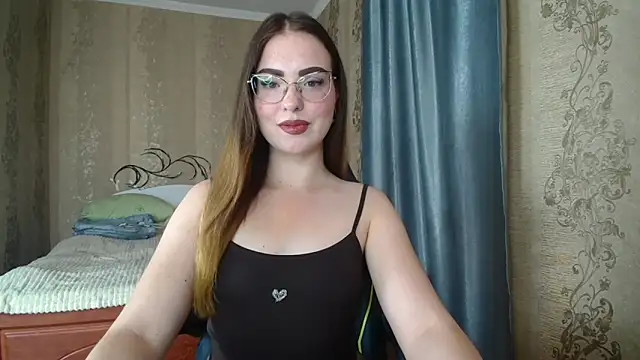 Snapshot of Leila_Kissyu chatting on June 19, 2026, 2:10 pm Leila Kissyu online show from June 19, 2026, 2:10 pm