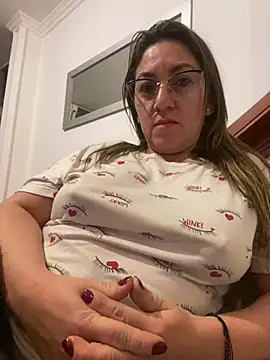 Snapshot of Luna-nevada chatting on April 21, 2026, 1:42 am Luna-nevada online show from April 21, 2026, 1:42 am