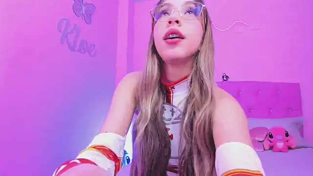 Snapshot of KloeJonnes_ chatting on July 21, 2026, 8:33 pm KloeJonnes online show from July 21, 2026, 8:33 pm