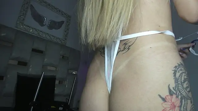 Lola Blondie online show from June 9, 2026, 11:55 am