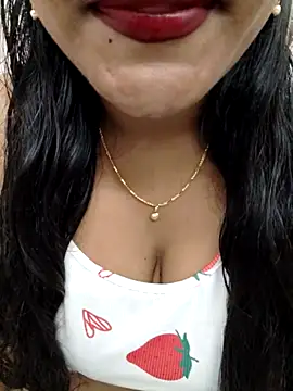 Snapshot of priya_00143 chatting on August 5, 2026, 5:27 pm priya 00143 online show from August 5, 2026, 5:27 pm
