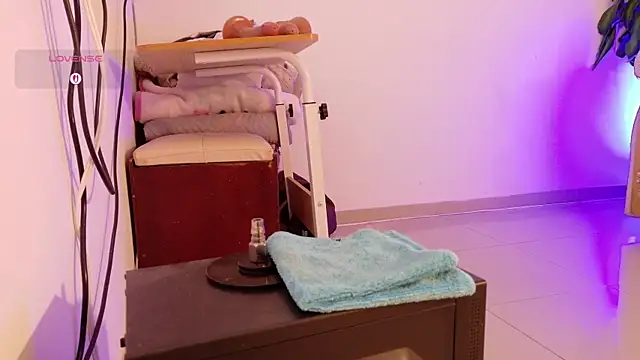 YuliethPetite online show from July 13, 2026, 11:24 am
