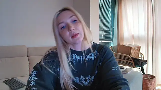 tattoobbgirl online show from May 9, 2026, 4:12 pm