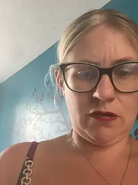 Snapshot of lady_gloria69 chatting on June 1, 2026, 11:23 am lady gloria69 online show from June 1, 2026, 11:23 am