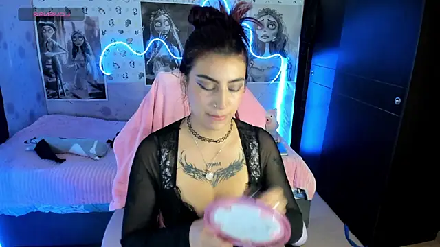 Snapshot of Medussa_katt chatting on July 6, 2026, 9:39 pm Medussa katt online show from July 6, 2026, 9:39 pm