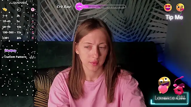 Snapshot of ChristyCrayme chatting on June 30, 2026, 10:00 pm ChristyCrayme online show from June 30, 2026, 10:00 pm