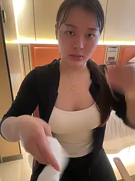 chenyu0308 online show from May 12, 2026, 4:42 am