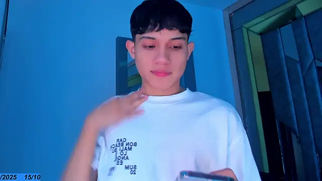Snapshot of Sebax_Young chatting on October 15, 2025, 8:09 pm Sebax Young online show from October 15, 2025, 8:09 pm