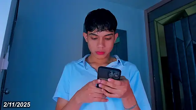 Snapshot of Sebax_Young chatting on November 4, 2025, 8:52 pm Sebax Young online show from November 4, 2025, 8:52 pm