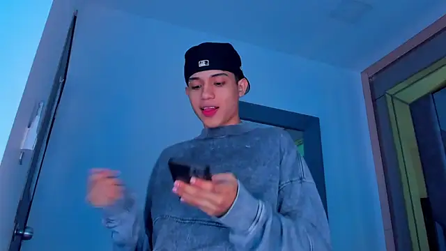 Snapshot of Sebax_Young chatting on November 6, 2025, 3:51 am Sebax Young online show from November 6, 2025, 3:51 am