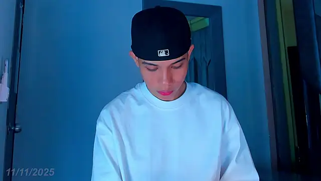 Snapshot of Sebax_Young chatting on November 11, 2025, 7:58 pm Sebax Young online show from November 11, 2025, 7:58 pm