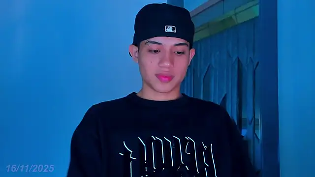 Snapshot of Sebax_Young chatting on November 16, 2025, 8:25 pm Sebax Young online show from November 16, 2025, 8:25 pm