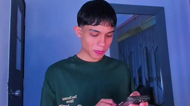 Snapshot of Sebax_Young chatting on March 18, 2026, 8:34 pm Sebax Young online show from March 18, 2026, 8:34 pm
