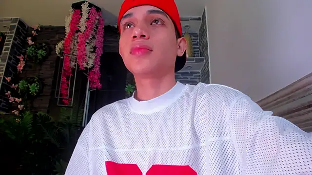 Snapshot of Sebax_Young chatting on April 19, 2026, 4:01 am Sebax Young online show from April 19, 2026, 4:01 am
