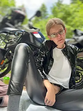 Bikergirl 97 online show from June 10, 2026, 10:25 am