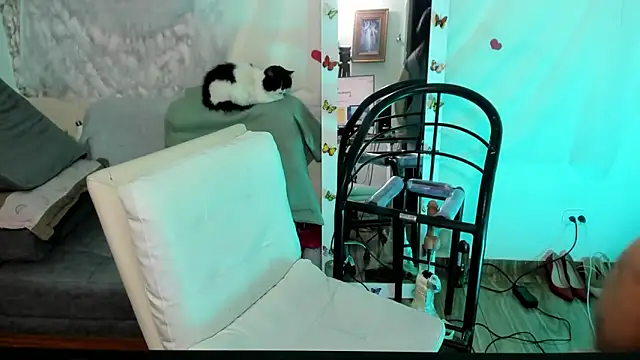 Snapshot of Clunita chatting on May 5, 2026, 5:04 am Clunita online show from May 5, 2026, 5:04 am