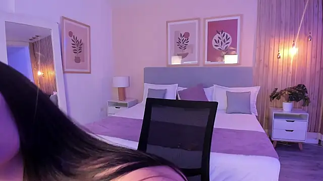 AuroraEvanss online show from June 4, 2026, 9:43 pm